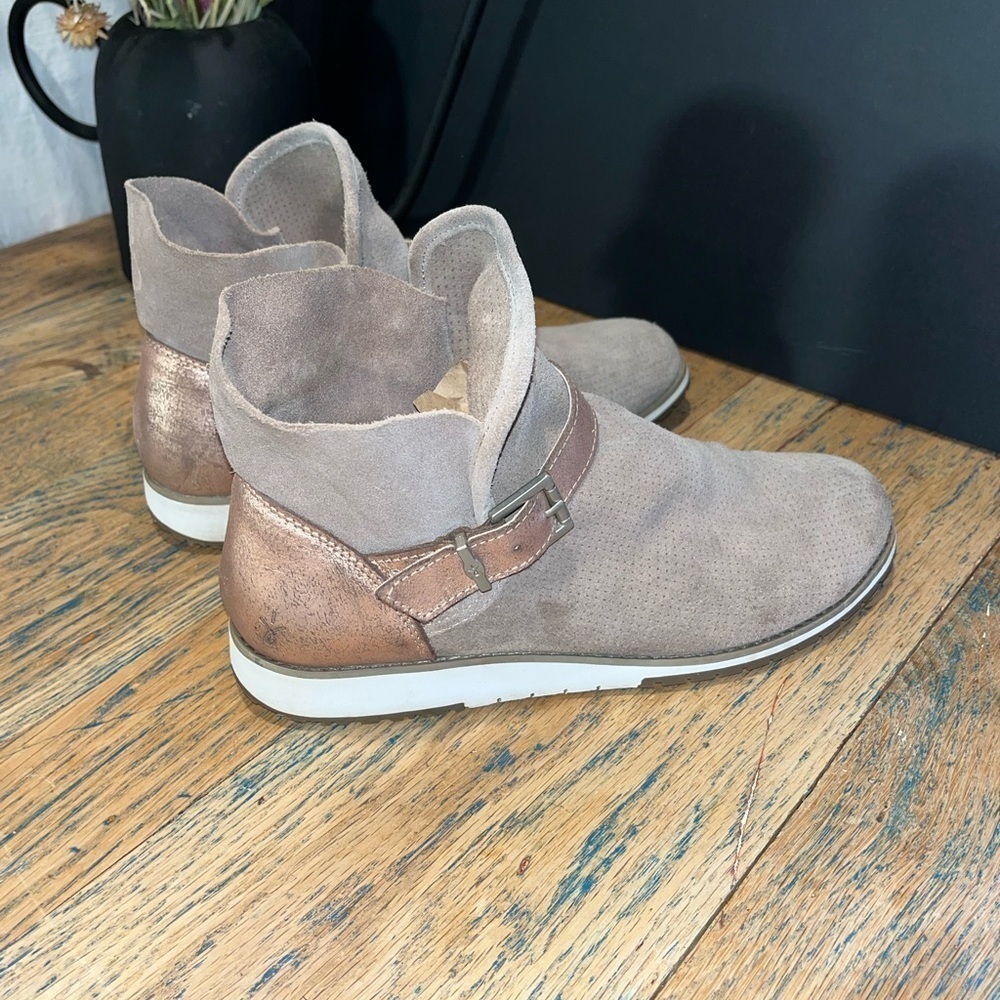 EMU Australia Taupe Suede Ankle Boots – Size 8 - Picture 7 of 10